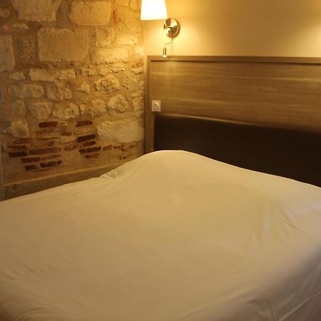 Logis Hotels- Auberge De La Tour - Hotel Et Restaurant Sauzet  Esterno foto