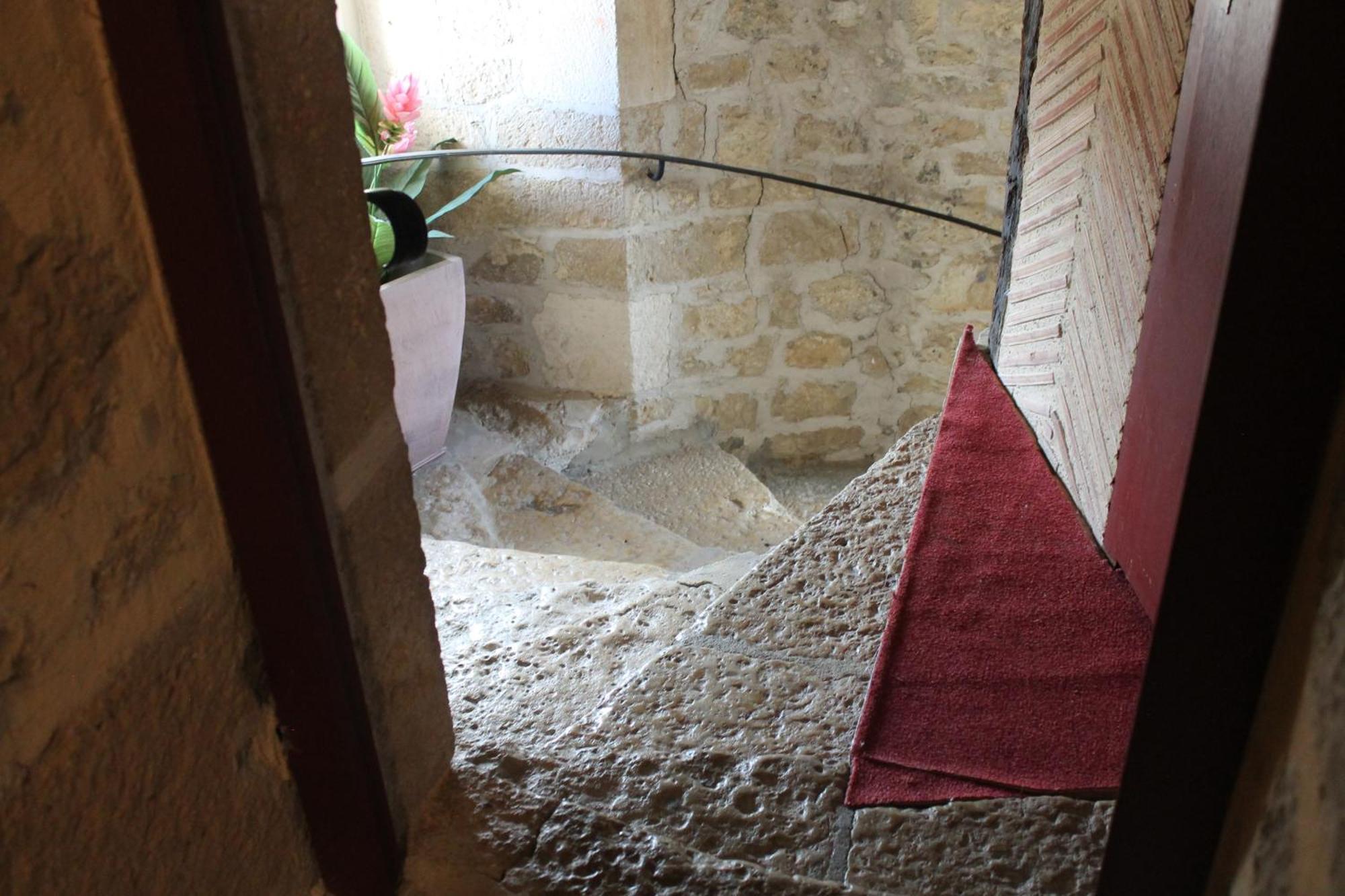 Logis Hotels- Auberge De La Tour - Hotel Et Restaurant Sauzet  Esterno foto