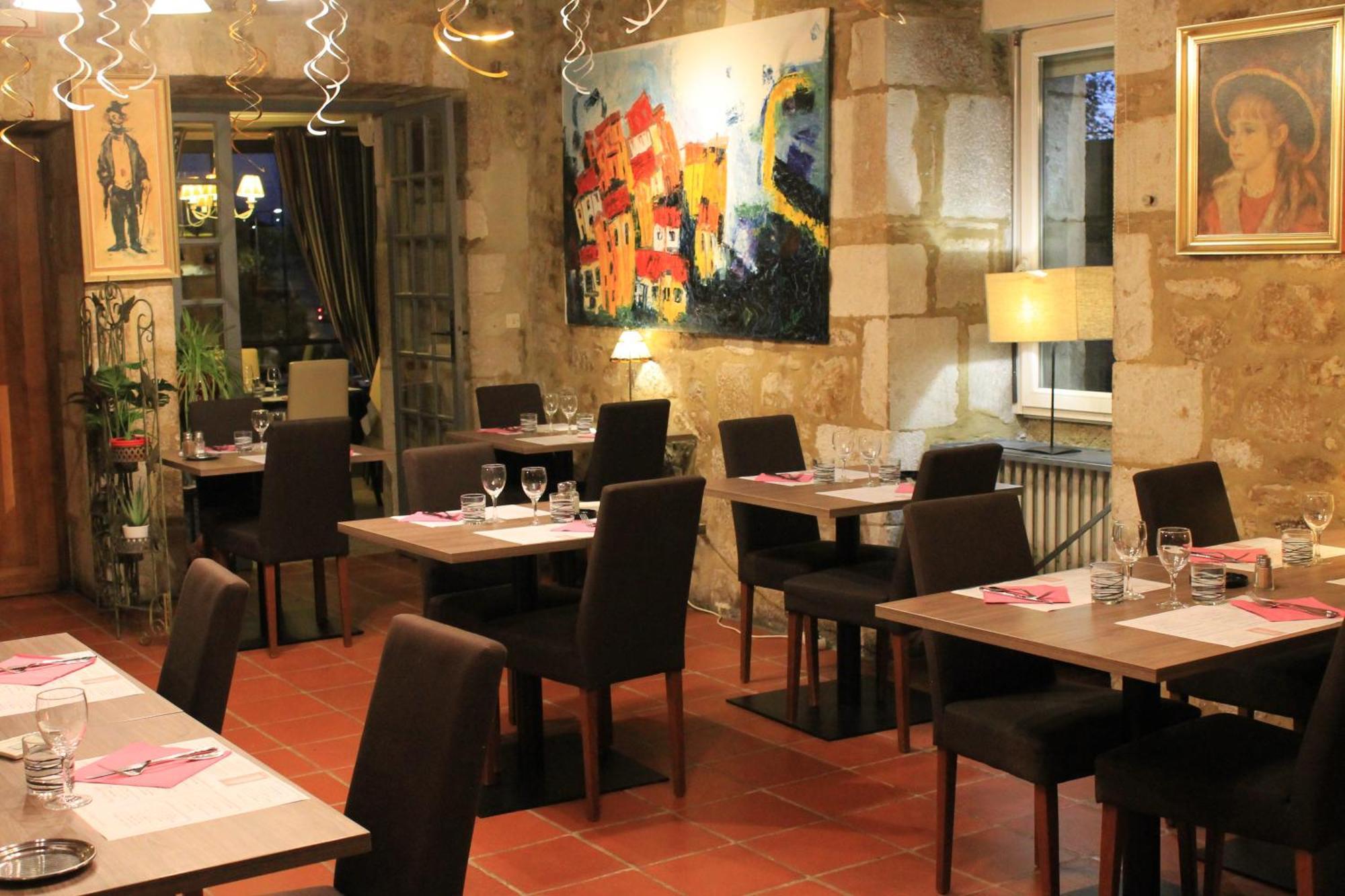 Logis Hotels- Auberge De La Tour - Hotel Et Restaurant Sauzet  Esterno foto