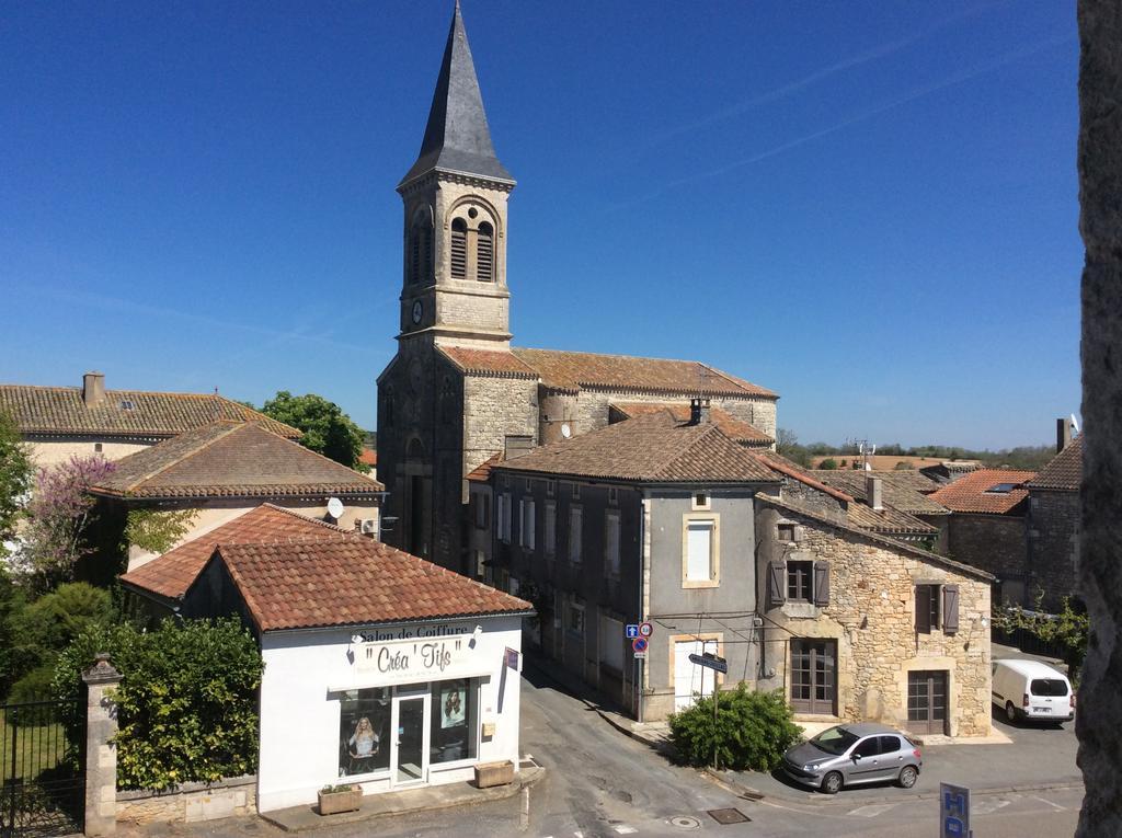 Logis Hotels- Auberge De La Tour - Hotel Et Restaurant Sauzet  Esterno foto