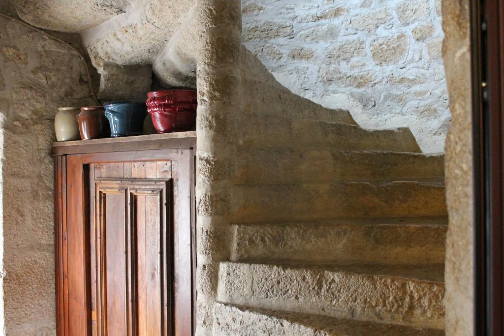 Logis Hotels- Auberge De La Tour - Hotel Et Restaurant Sauzet  Esterno foto