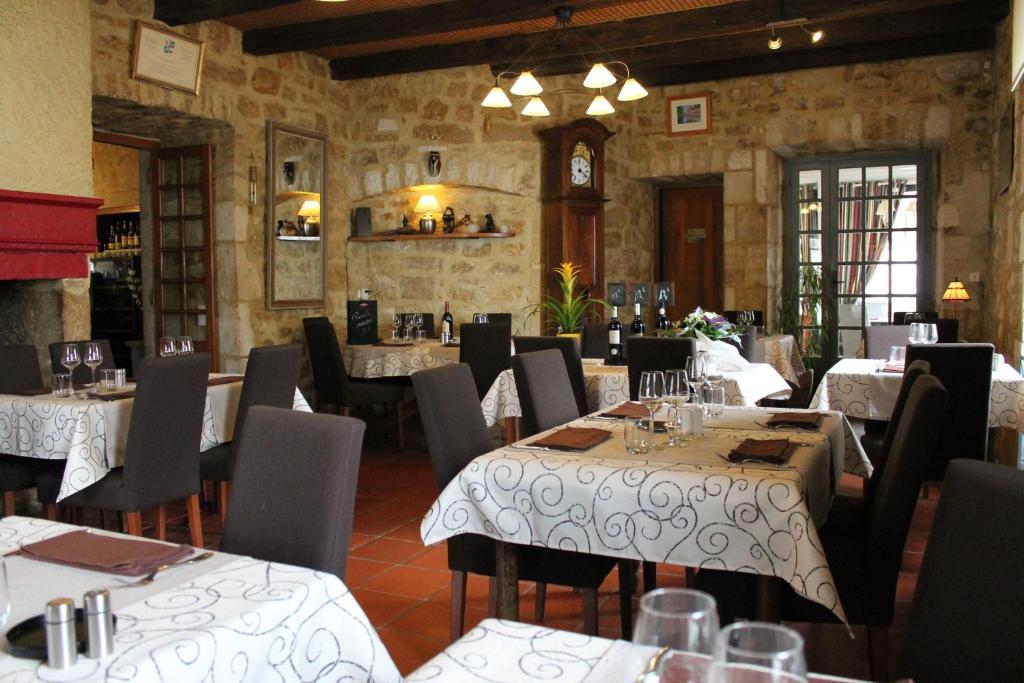 Logis Hotels- Auberge De La Tour - Hotel Et Restaurant Sauzet  Esterno foto
